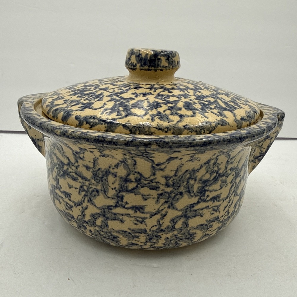 Vtg RRP Roseville Ohio Pottery Casserole Blue Spongeware with Lid‎ 9x 5"